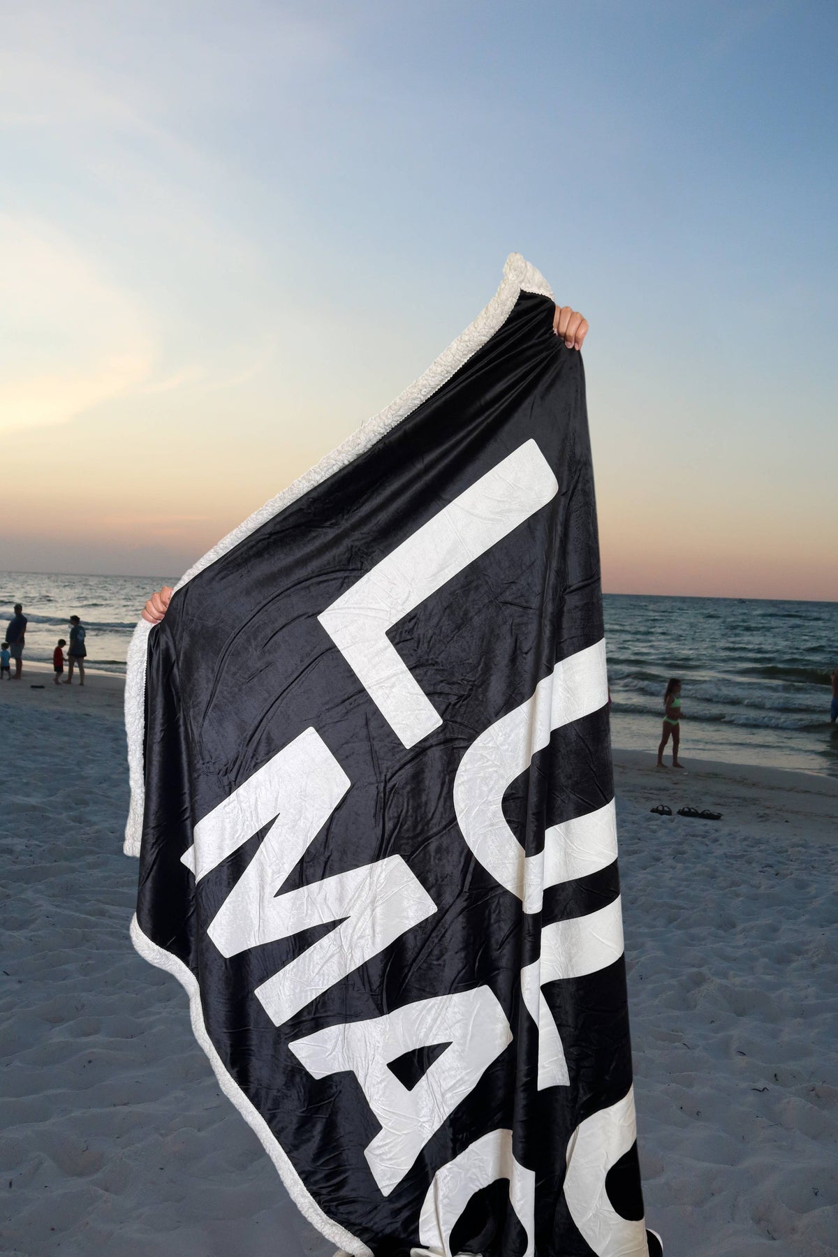 LULU MAC BLANKET-BLACK — Presale ETA Late November